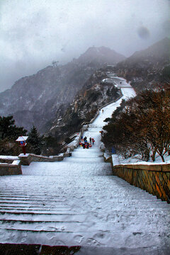 泰山山顶石台阶