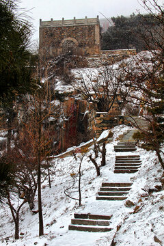 泰山登山道大雪