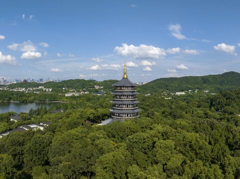 杭州西湖雷峰塔蓝天白云