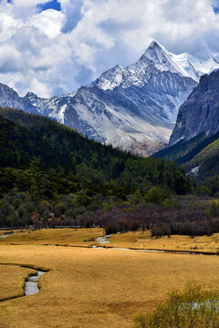 高原雪山风光