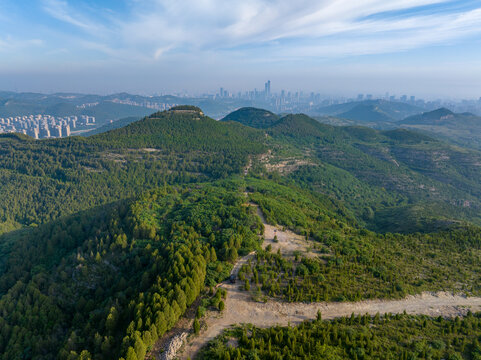 白云山上航拍济南都市风光