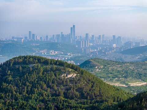 白云山上航拍济南都市风光