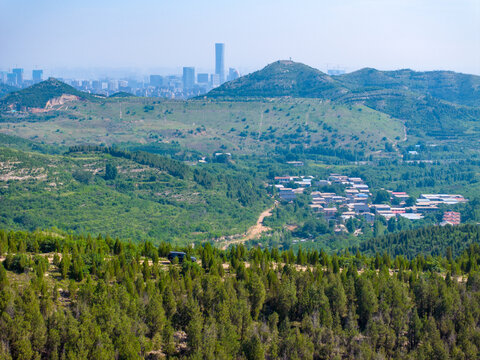 白云山上航拍济南都市风光