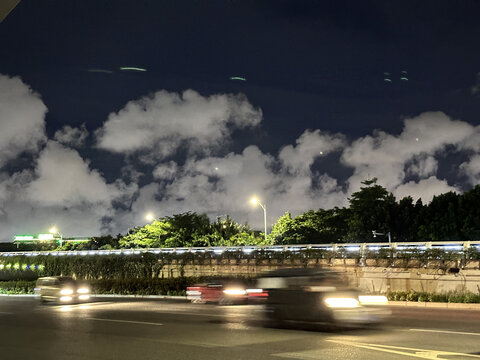 夜晚的马路