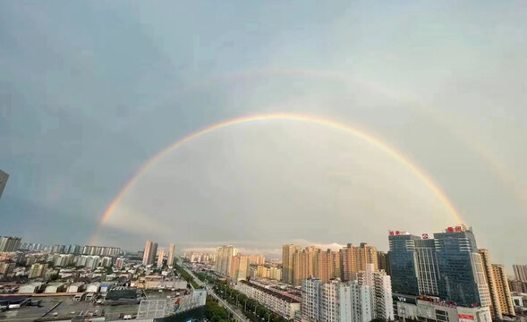 城市的彩虹