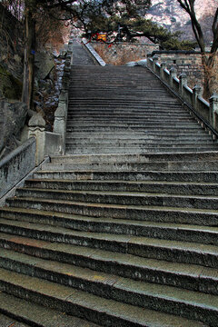 泰山登山石台阶