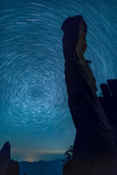 江西三清山巨蟒峰星轨风光