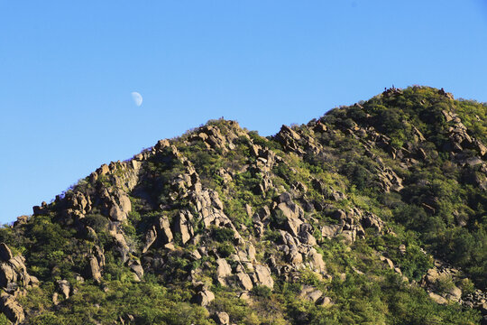 山东济南华山月亮特写