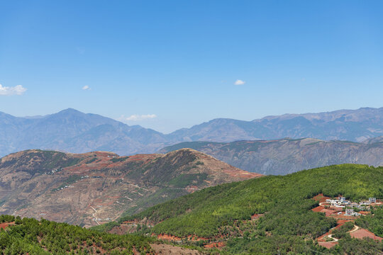 东川红土地