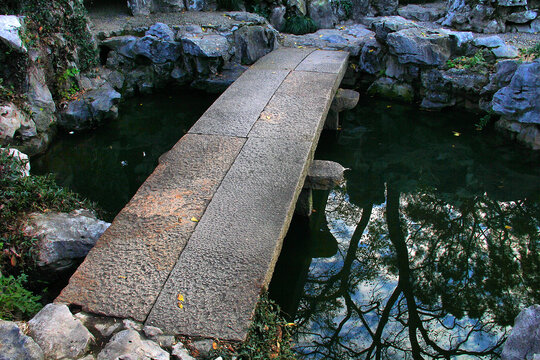 苏州艺圃园林石板桥