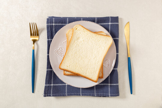 刀叉和面包