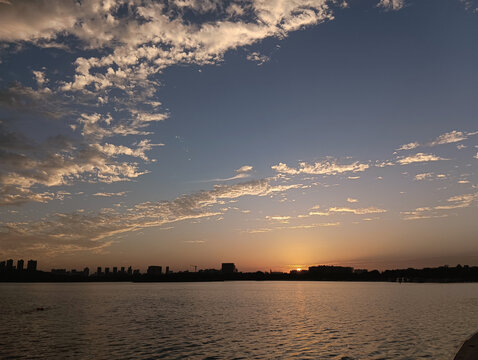 城市夕阳