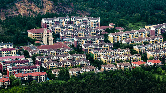 山坡上的房屋建筑