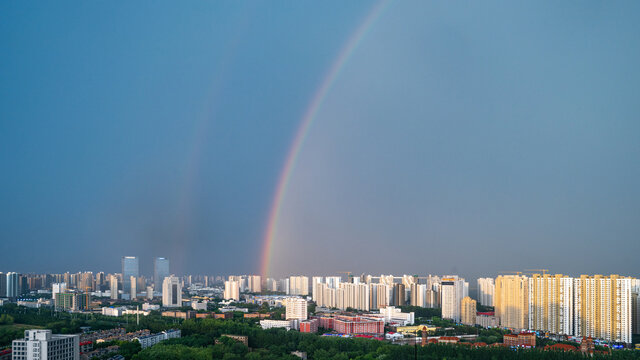 秦皇岛城市上空的彩虹