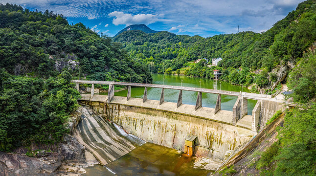 燕子河大峡谷丰坪水库