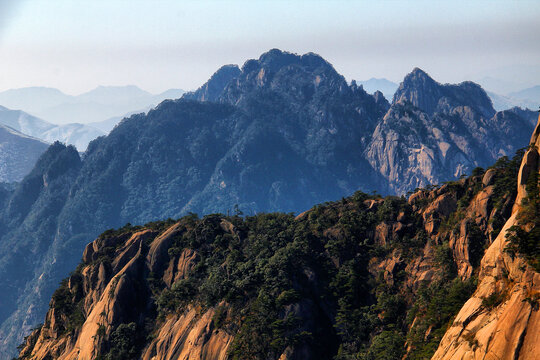 黄山山峦叠嶂