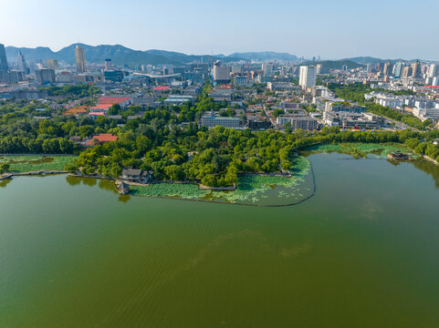 航拍济南大明湖公园