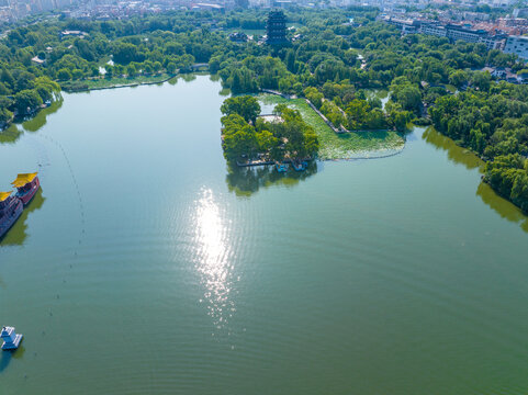 航拍济南大明湖公园