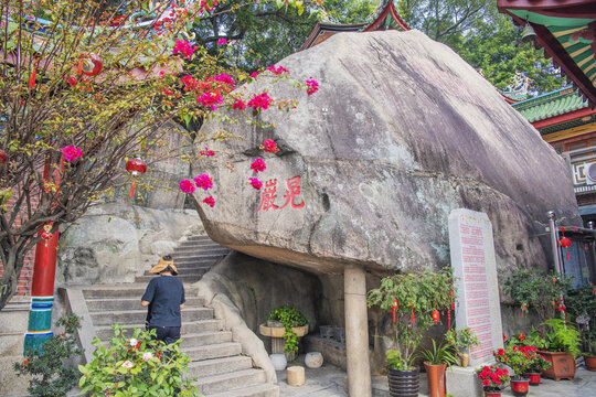 厦门日光岩寺巨石峭壁石阶梯