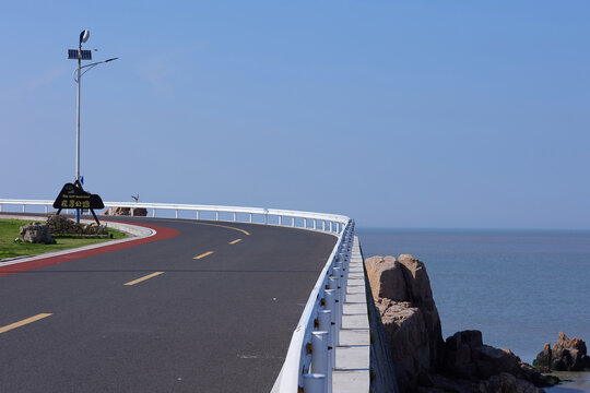 海边的公路