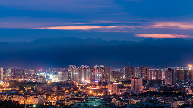 义乌四面环山城市建筑夜景