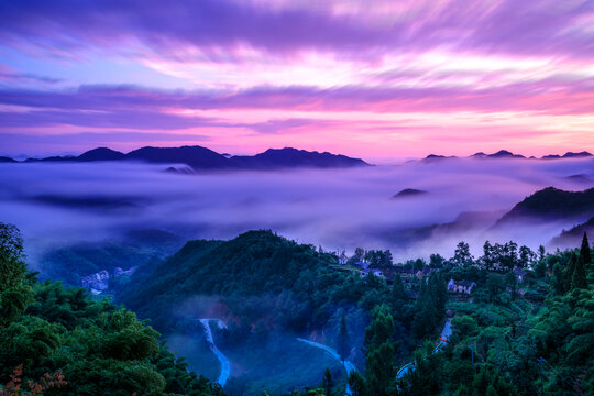 美丽山村梦幻云海朝霞