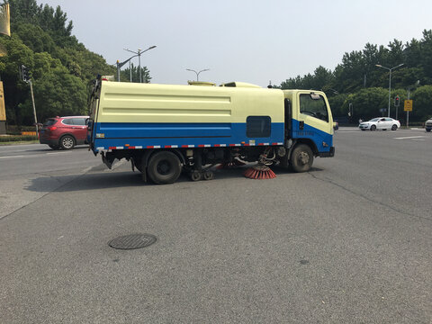 环卫扫地车