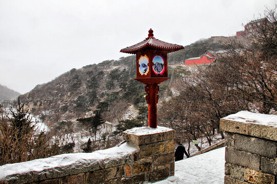 泰山顶大雪