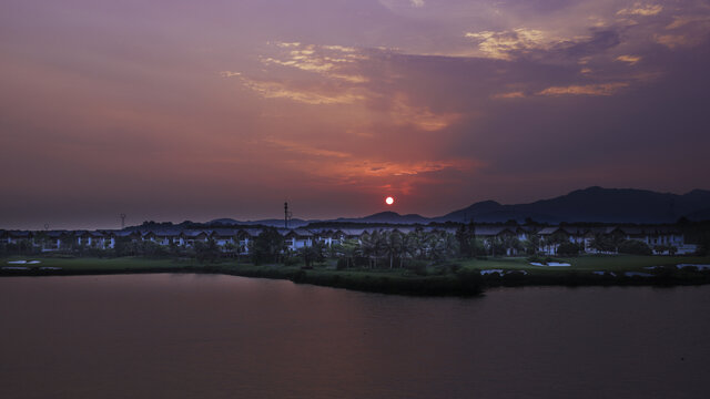 高尔夫球场夕阳