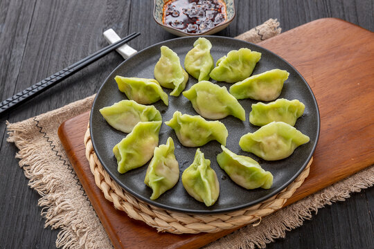 绿色菠菜面饺子