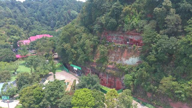 鸟瞰乐山大佛