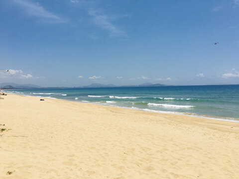 沙滩大海蓝天