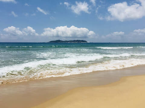 沙滩大海蓝天海浪