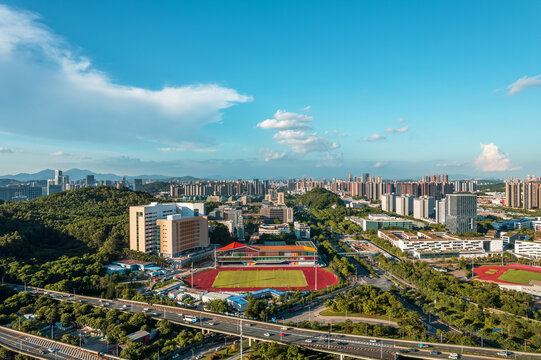 城市交通建筑港中大足球场