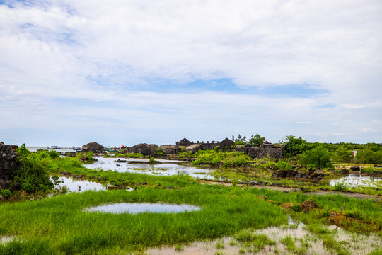 洋浦盐丁村古盐田石屋风景