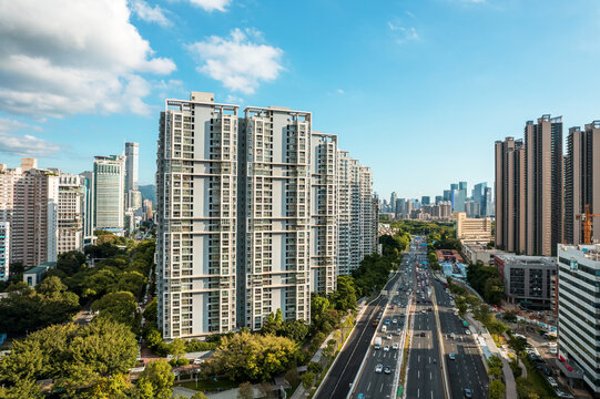 城市交通深圳华富路建筑高楼