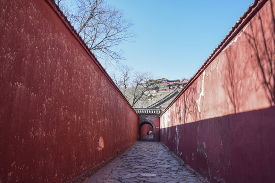 山西五台山寺庙红墙