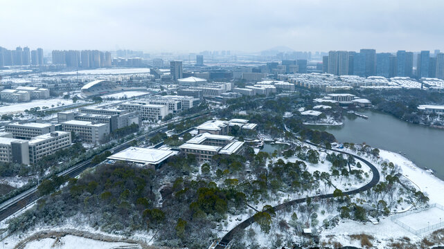 航拍安徽合肥翡翠湖雪景