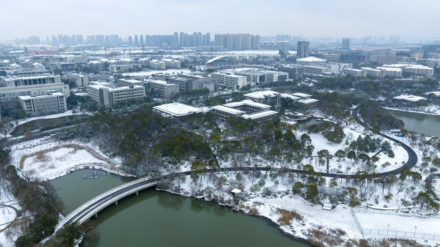 航拍安徽合肥翡翠湖雪景