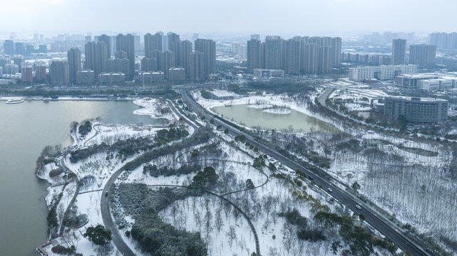 航拍安徽合肥翡翠湖雪景