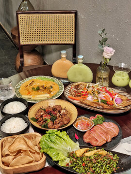 泰国菜东南亚菜丰盛美食大餐