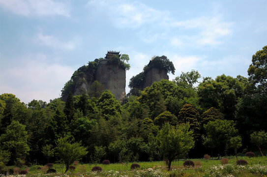 丹霞地貌景区窦团山