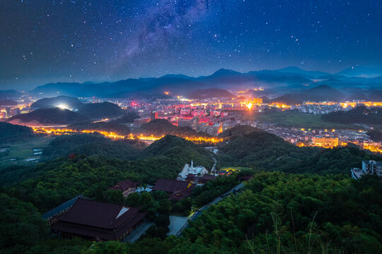 义乌大陈龙山景区夜景银河风光