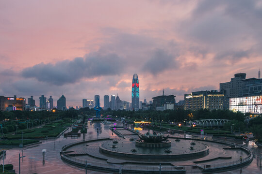 山东济南泉城广场夜晚航拍