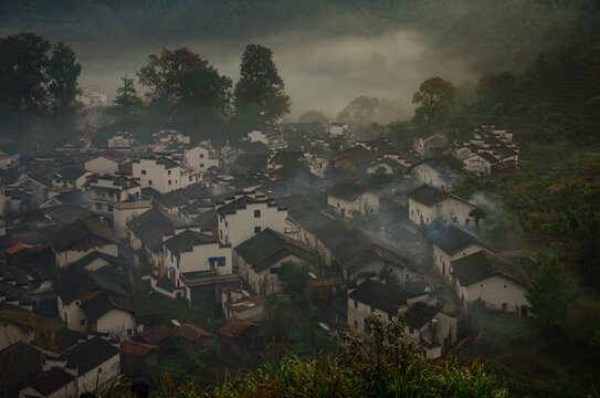 婺源石城村日出前风景