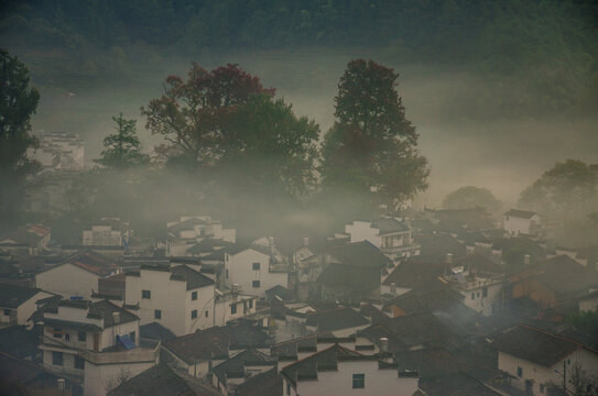 婺源石城村日出前风景