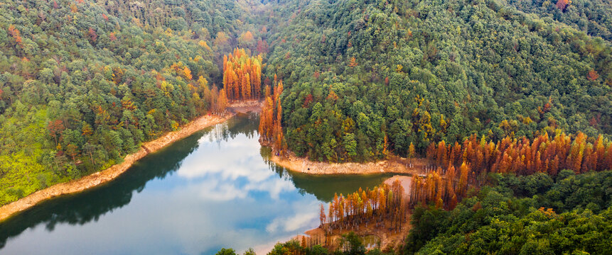 浙江义乌朝阳水库秋色风光全景