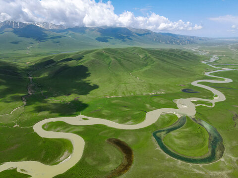 独库公路新疆草原风光