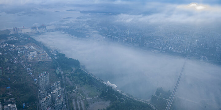 雾漫汉江
