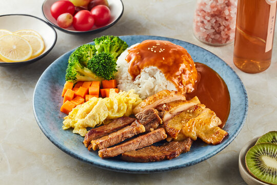 黑椒牛排鸡排饭